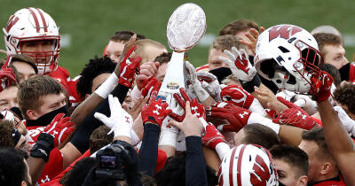 Wisconsin Badgers Win Duke's Mayo Bowl, Shatter Trophy in Postgame Celebration